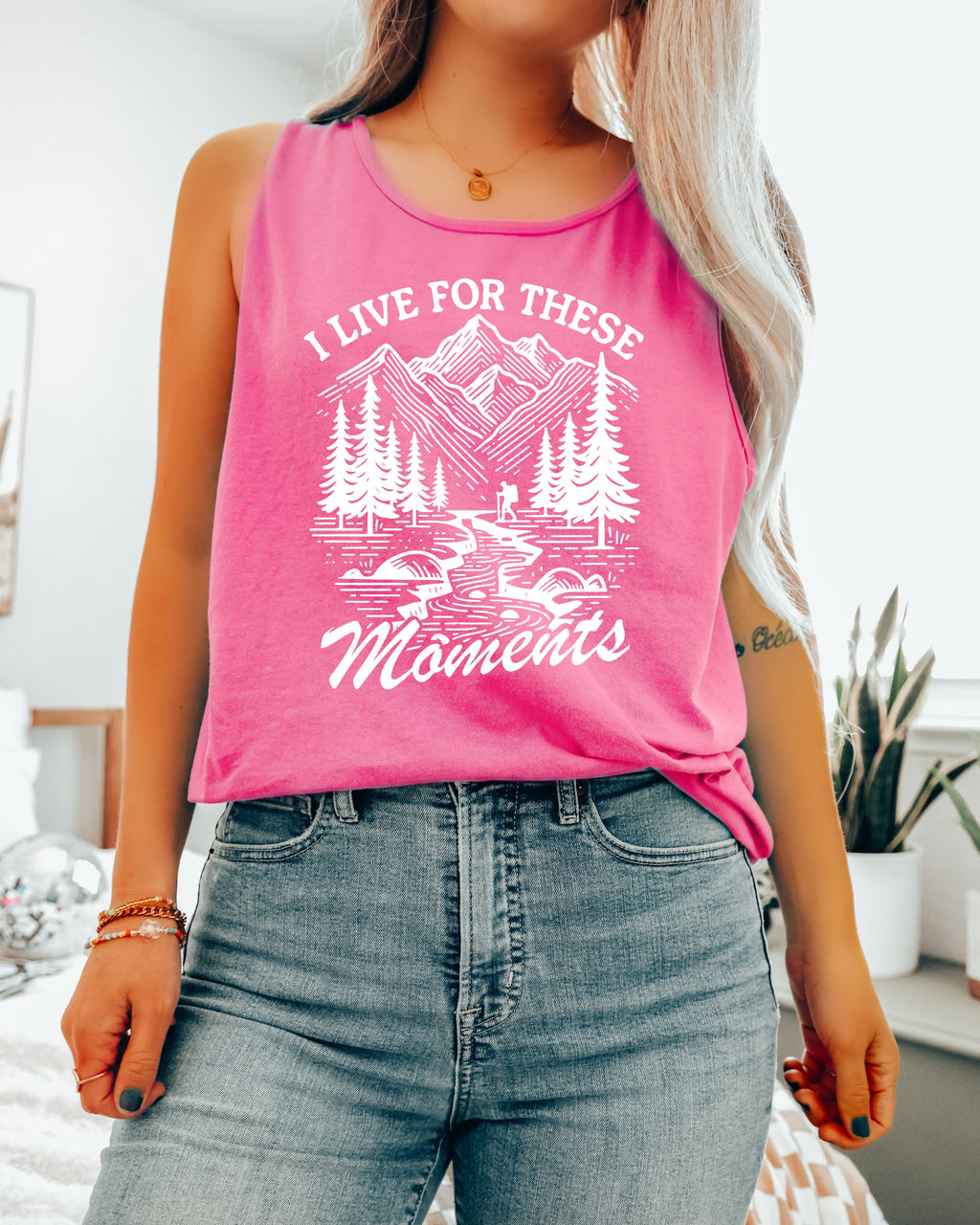 I Live for These Moments Mountain Tank Top – Comfort Colors Camping Hiking Nature Graphic