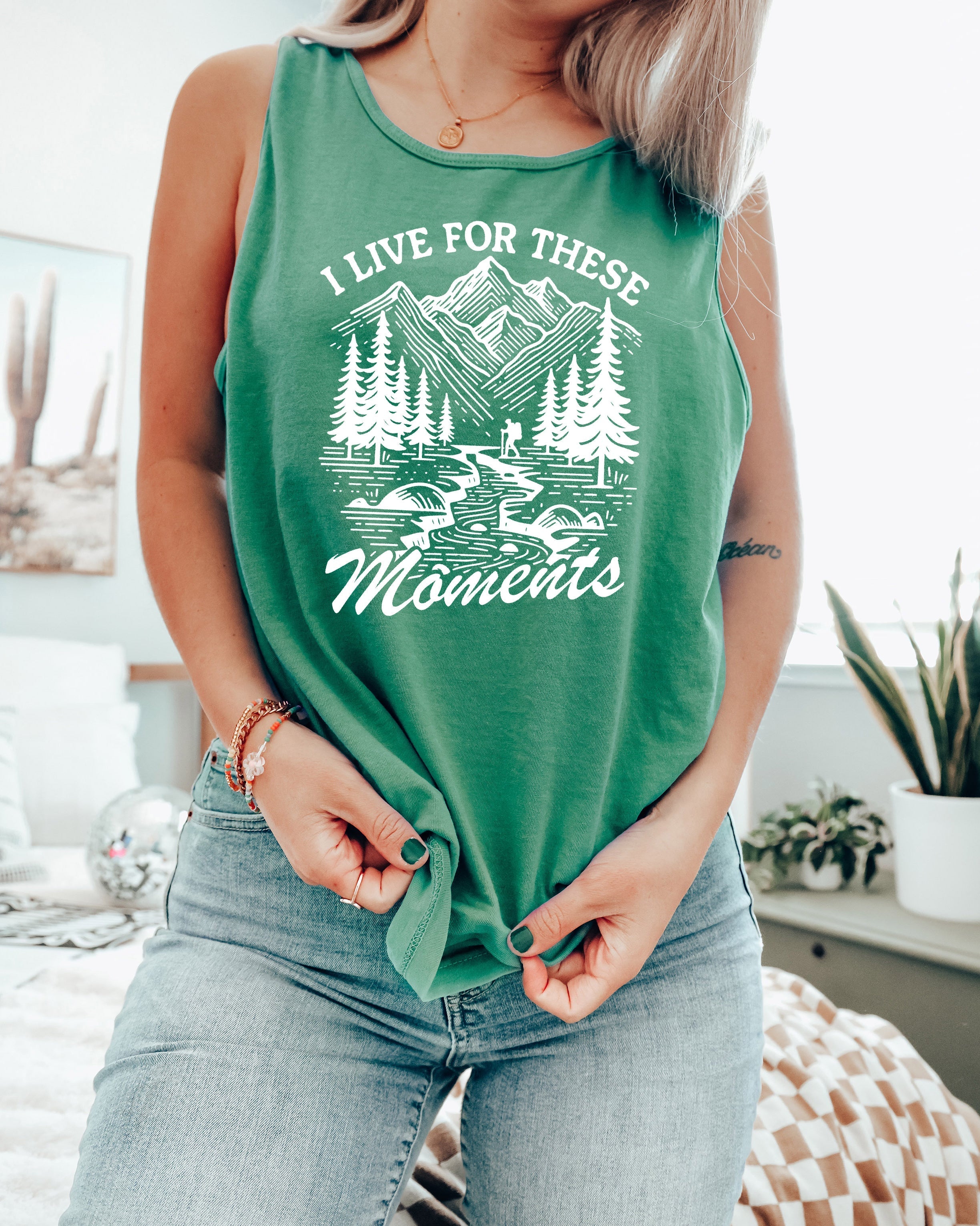 I Live for These Moments Mountain Tank Top – Comfort Colors Camping Hiking Nature Graphic
