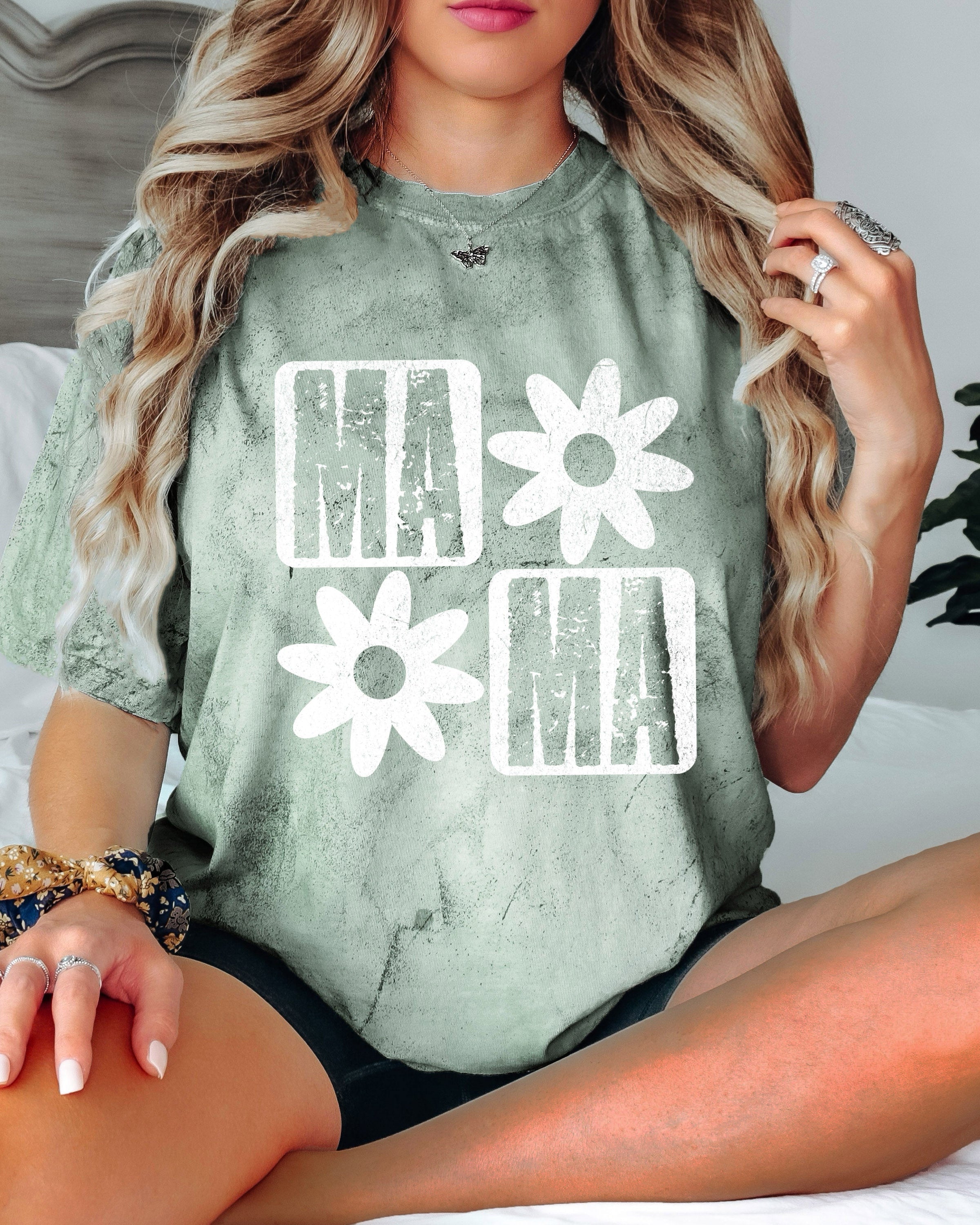 Mama Flower Comfort Colors T-Shirt – Floral Graphic Garment-Dyed Mom Tee